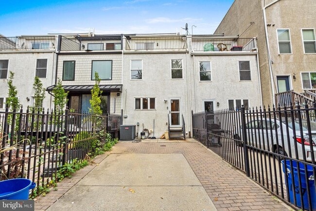 Building Photo - 1135 N Orianna St