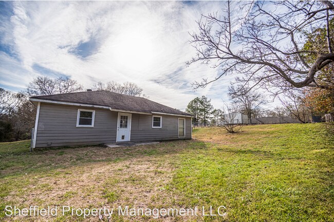 Building Photo - 3 br, 1.5 bath House - 161 Lee Rd 207