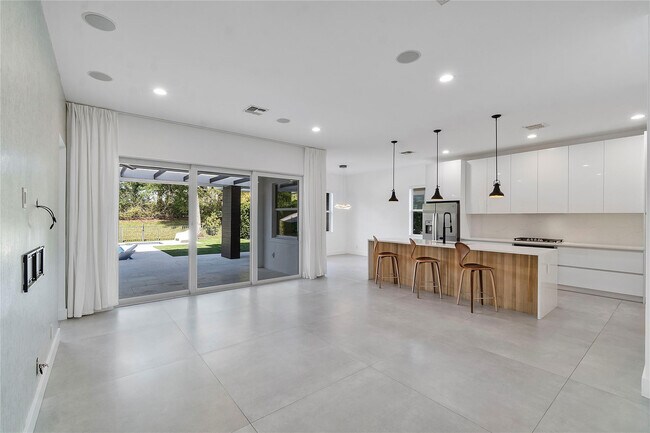 Building Photo - 12015 NW 83rd Pl