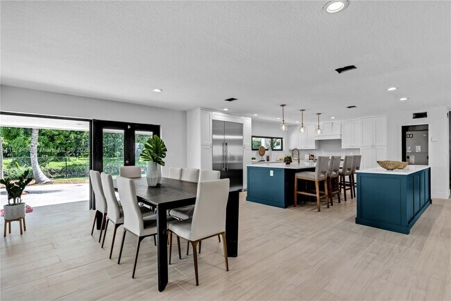 Building Photo - 6900 SW 136th St