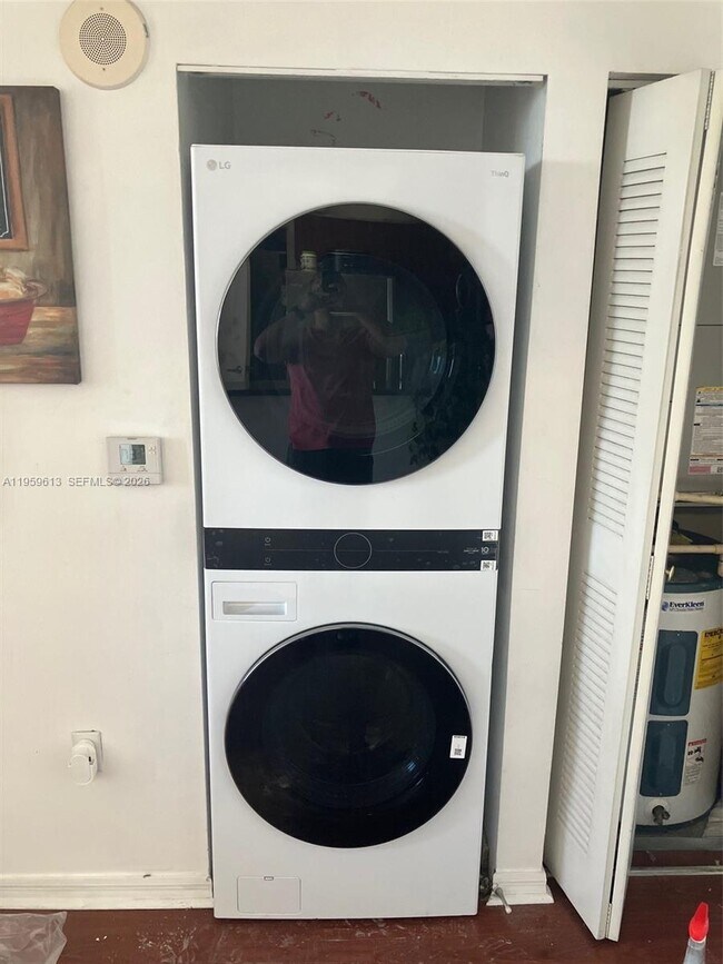 Building Photo - 115 SW 11th St