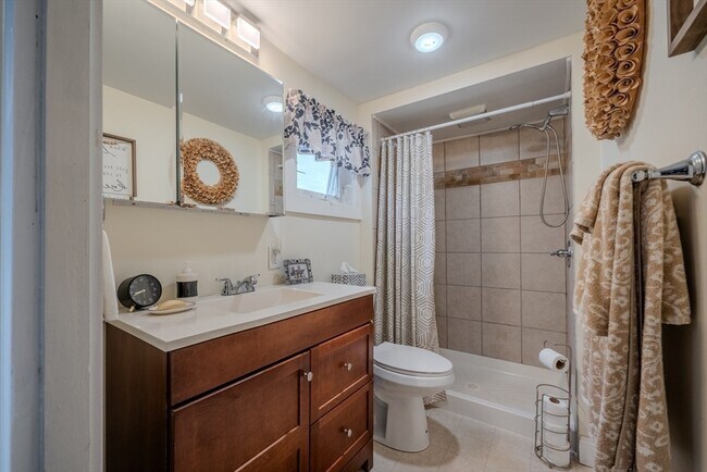 Building Photo - 9 Beach St