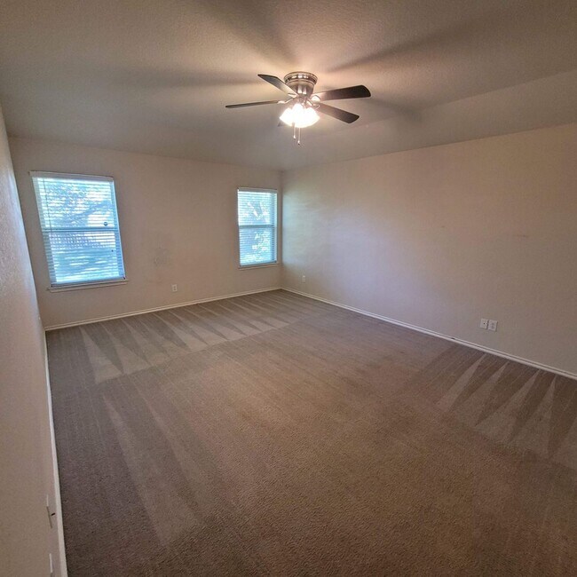 Building Photo - Clean North East Home - O'Conner & IH35