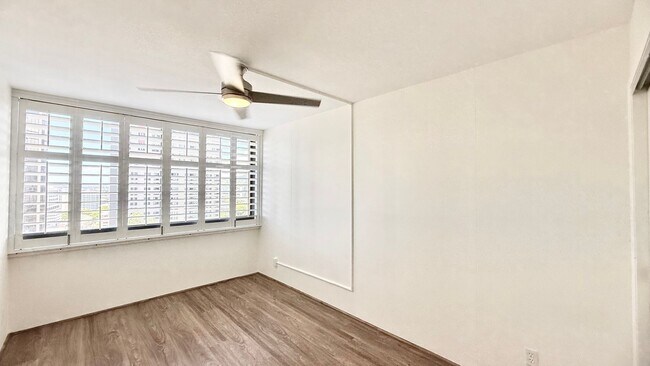 Building Photo - Beautifully Renovated 2-Bedroom, 2-Bathroom Condo 1-Parking