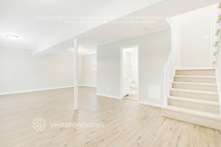 Building Photo - 1588 Hampshire Pl