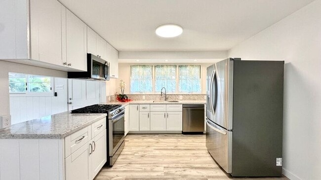 Building Photo - 2340 University Ave