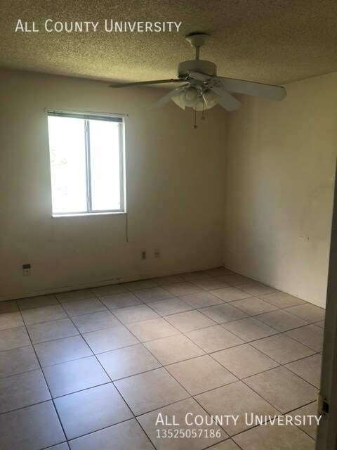 Building Photo - The Oaks Condo