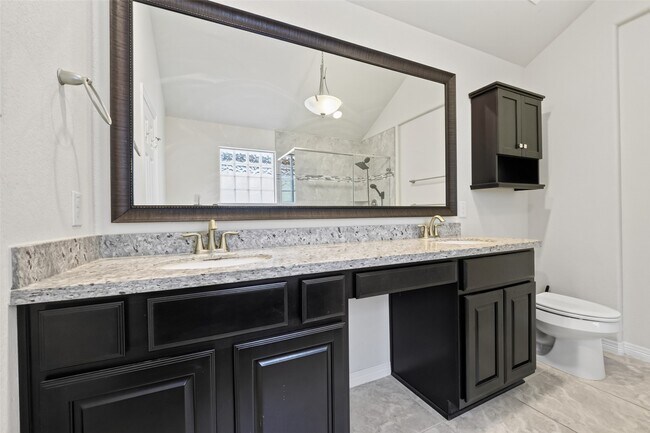 Building Photo - 2707 Shadybrook Meadow Dr
