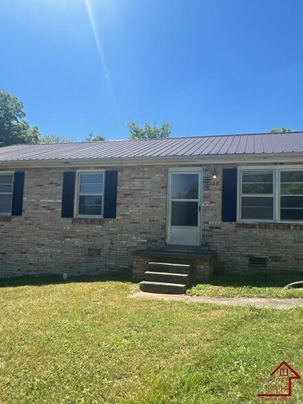 Primary Photo - 1228 Pleasant View Dr