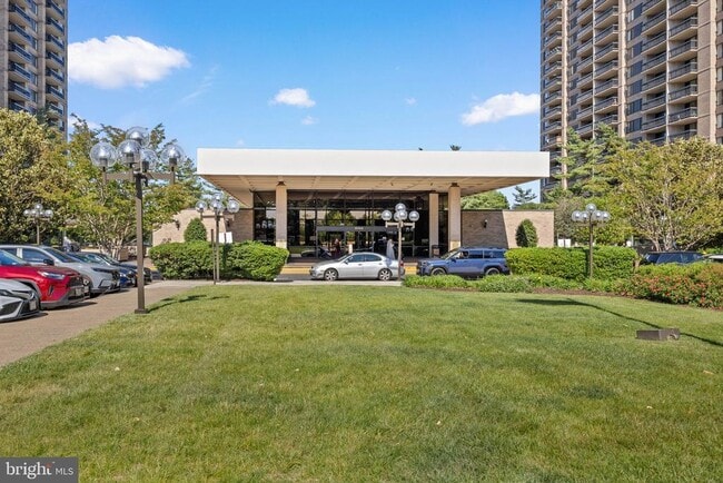 Building Photo - 3701 S George Mason Dr