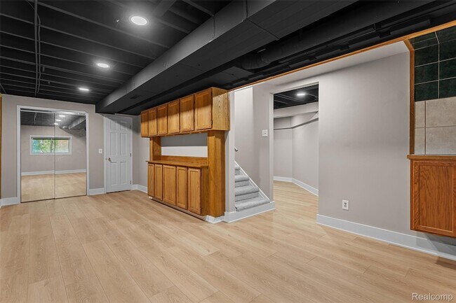 Building Photo - 6552 Orion Rd