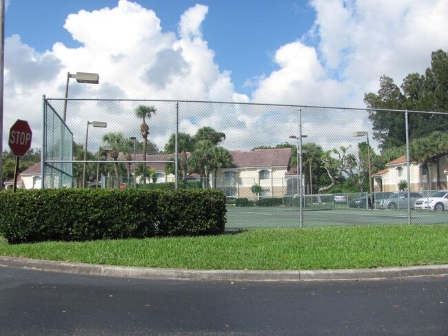 Building Photo - 815 Boynton Beach Blvd