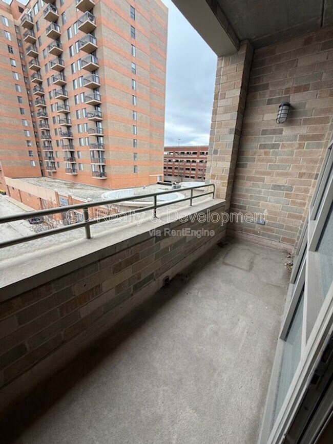 Building Photo - 10 S Dunton Ave