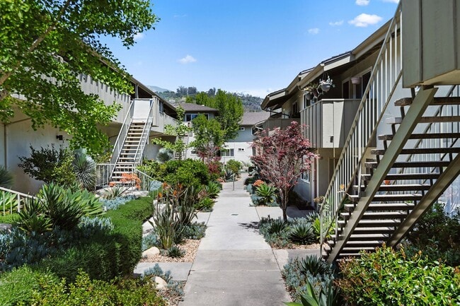 Building Photo - The perfect upstairs location down town Santa Barbara!