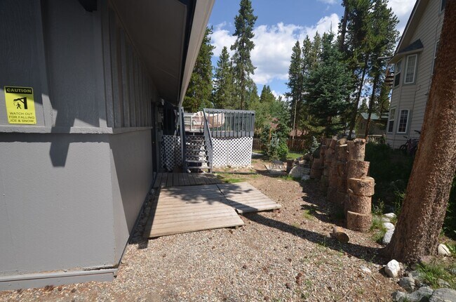 Building Photo - 43 Red Feather Rd