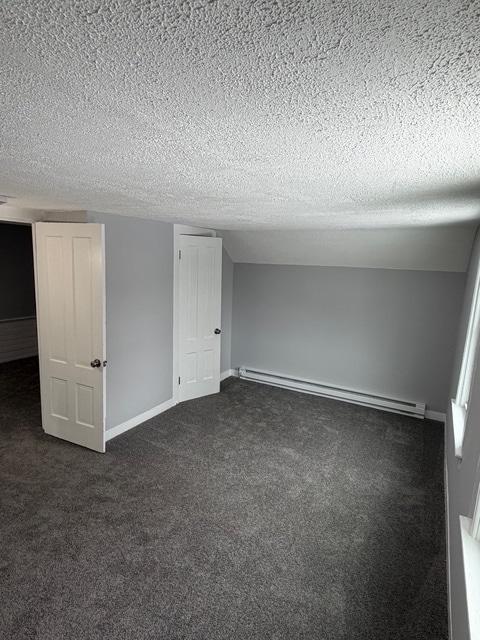 Building Photo - 122 River Rd