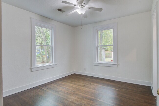 Building Photo - 2607 Madden Dr