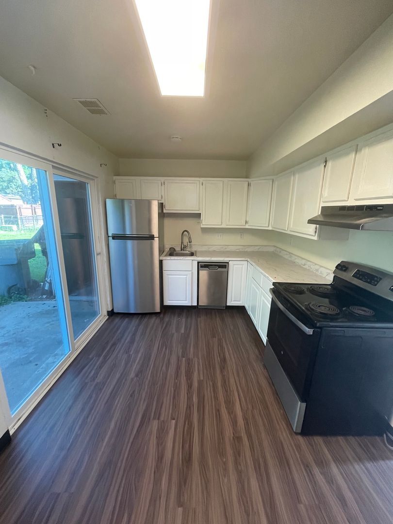 Building Photo - 1303 S Coffman St