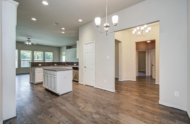 Building Photo - 15618 Whispering Green Dr