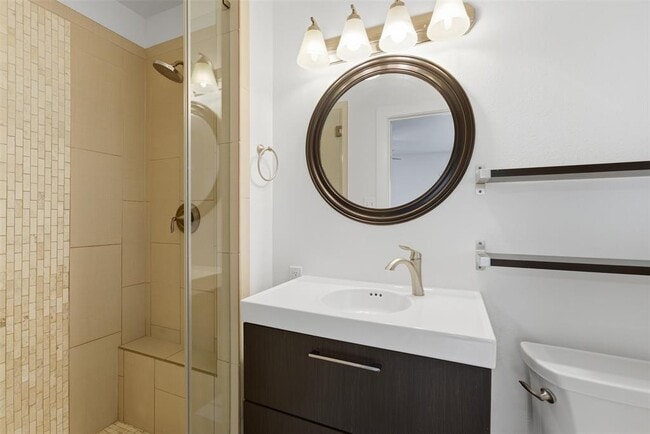 Building Photo - 2402 Little John Ln