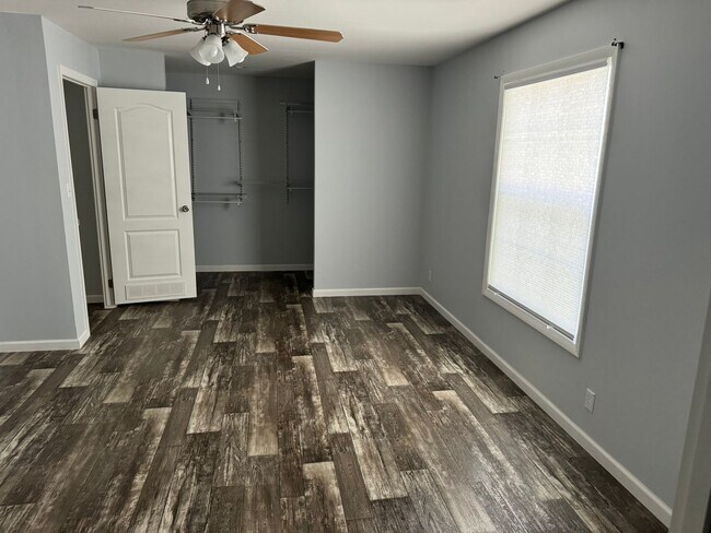 Building Photo - BEAUTIFUL +55 HOA COMMUNITY