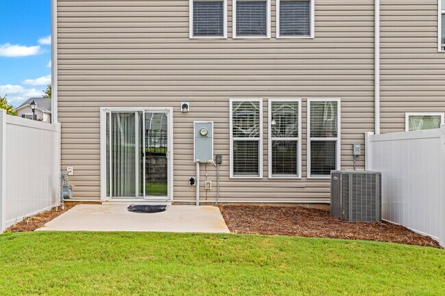 Building Photo - "3-Bed Townhouse Retreat on Elders Story R...