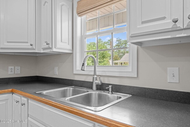 Building Photo - 205 Croatan Woods Dr
