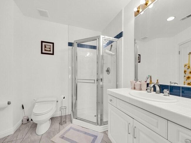 Building Photo - LOVELY POINTE AT MALIBU CONDO!