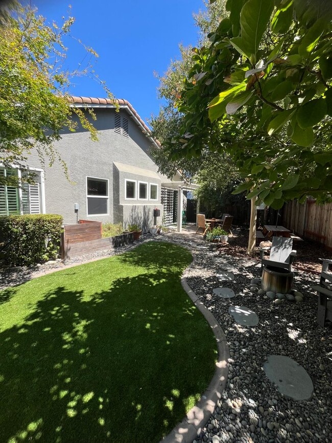 Building Photo - 3820 Vistosa Ct