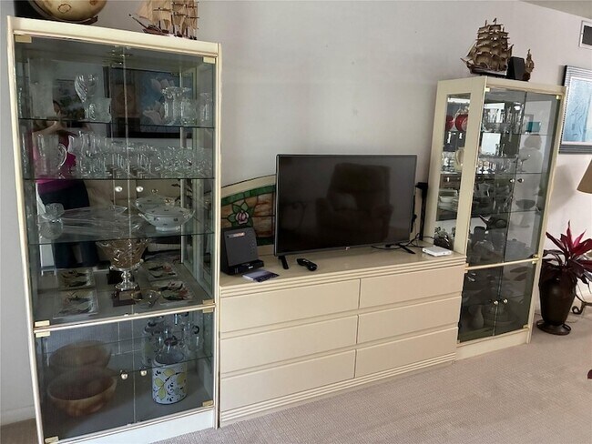 Building Photo - 2304 Lucaya Ln