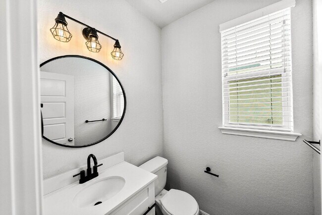 Building Photo - Beautifully Upgraded 3-Bedroom Home for Re...