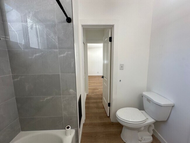 Building Photo - Beautiful Single story 4 Bedrooms 2 Baths ...