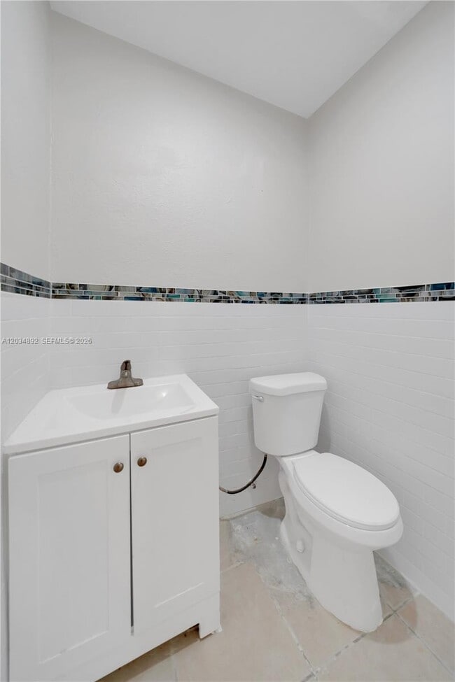 Building Photo - 7555 SW 28th Street Rd