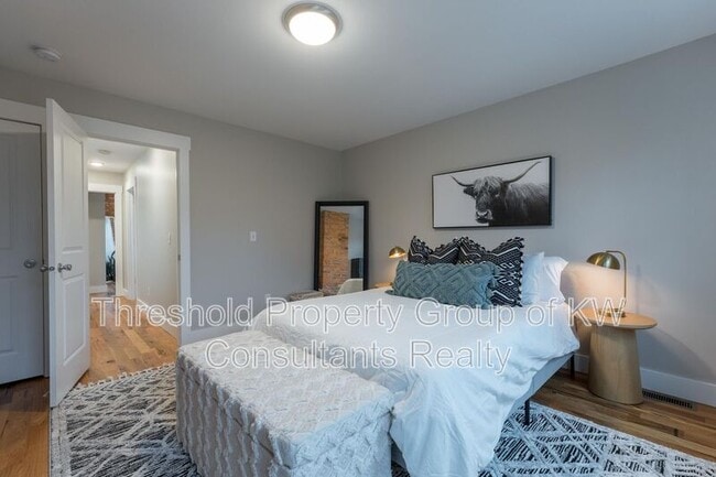 Building Photo - 65 E 7th Ave