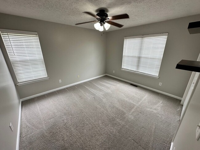 Building Photo - Lovely 2-Bedroom, 1.5-Bath Townhome in a Desirable Hamburg Location!
