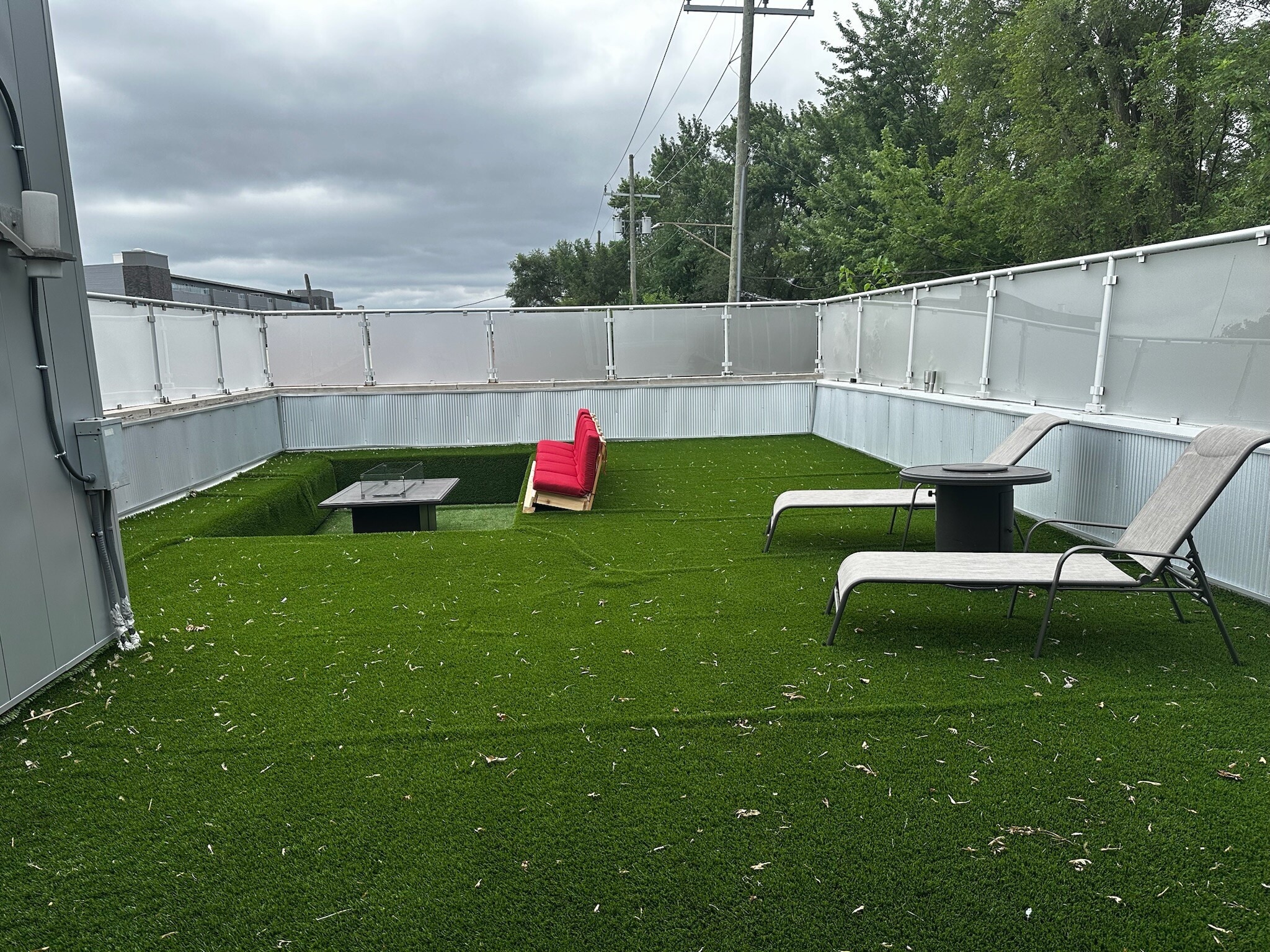 Rooftop Terrace - 615 W 9 Mile Rd