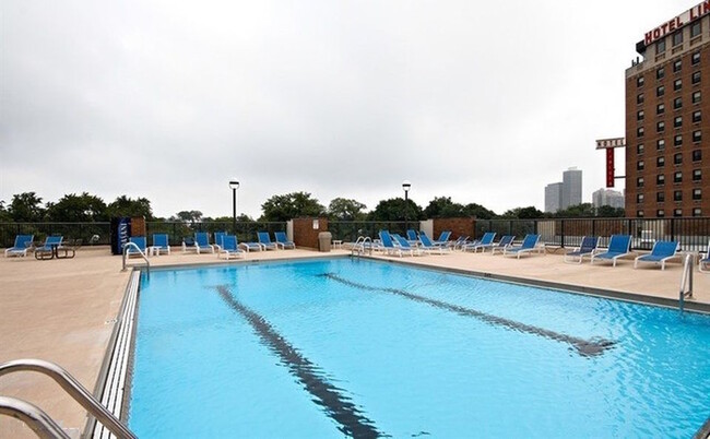 swimming pool - 1850 N Clark St