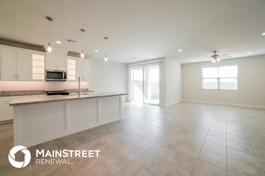 Building Photo - 8712 S 69th Dr