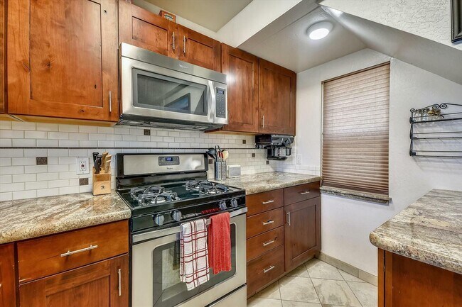 Building Photo - Tahoe City, Dollar Hill Ski Lease with Loft
