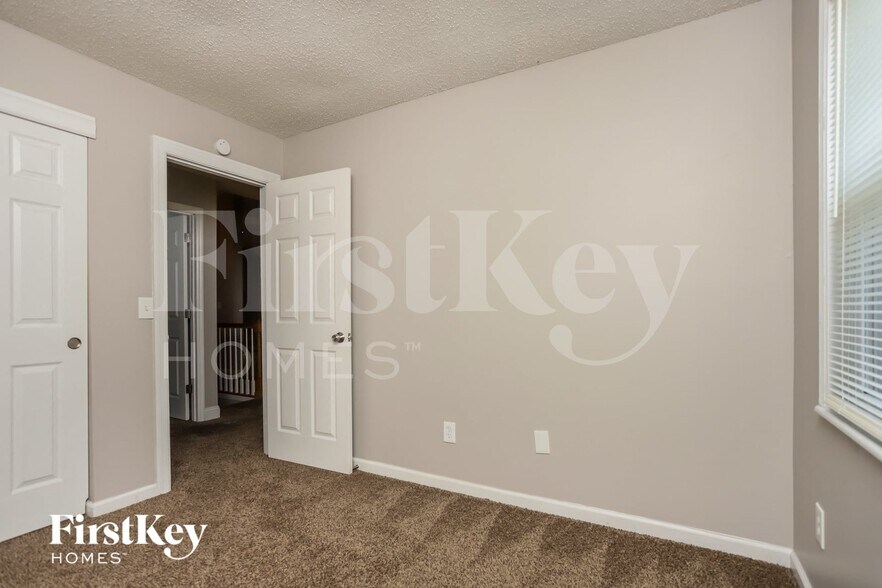 Building Photo - 24 Pheasant Ln