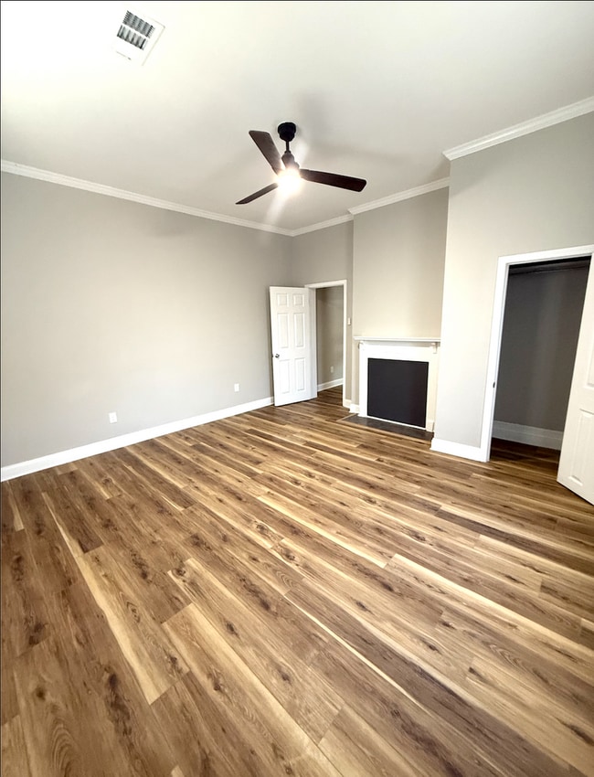 Building Photo - Grove St