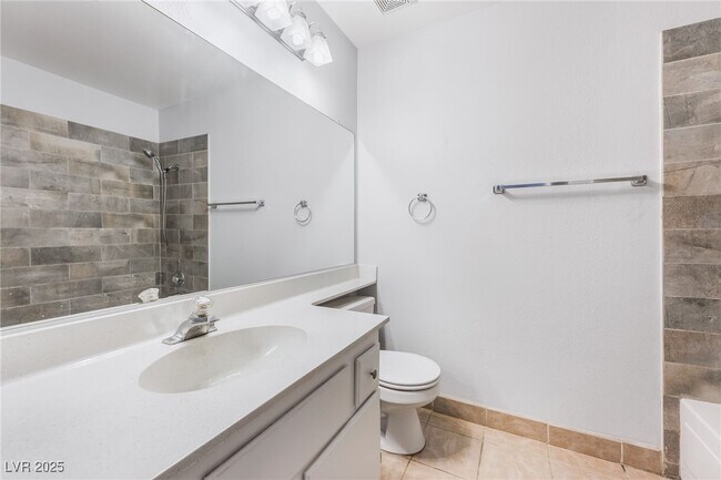 Building Photo - 5761 Cloverleaf Cir