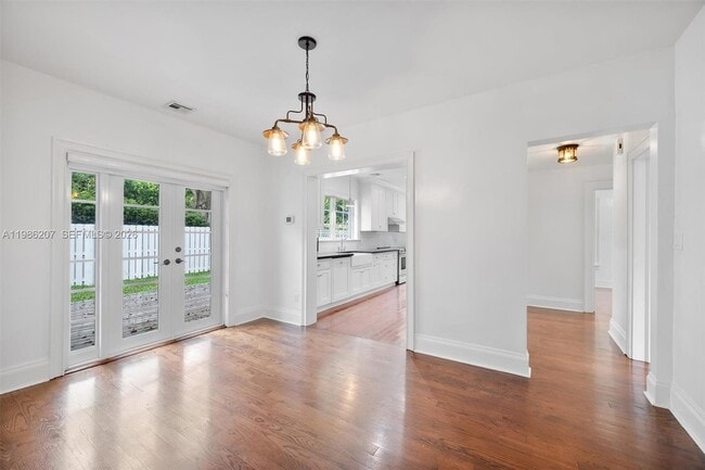 Building Photo - 285 NE 105th St