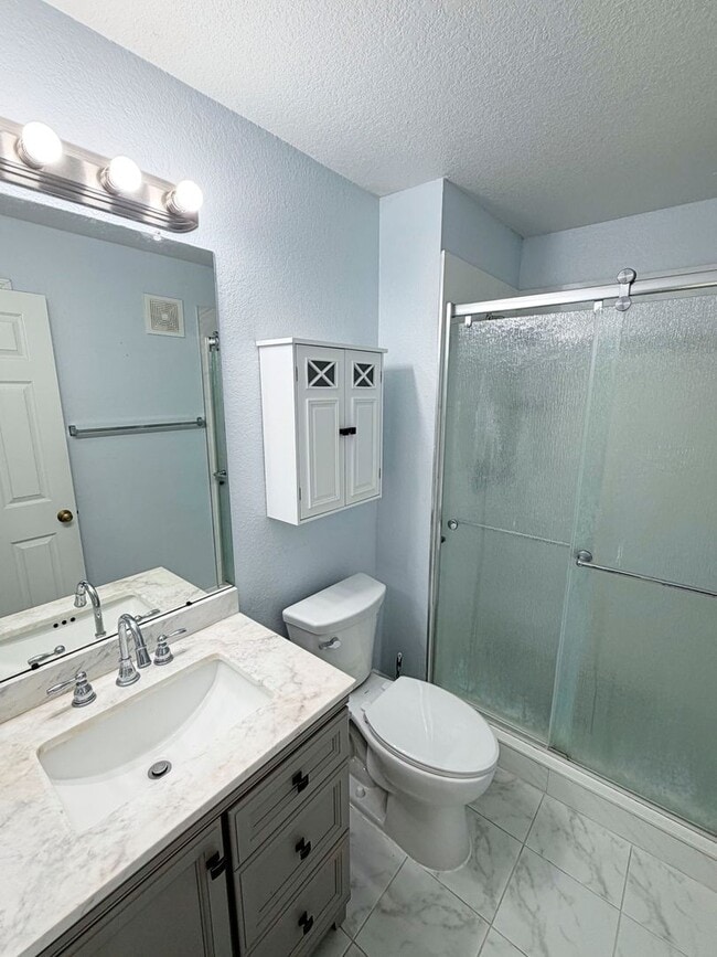 Building Photo - Great 2 Bedroom, 2 Bathroom Second Floor Unit Located inside a Gated Community with a One Car Gar...