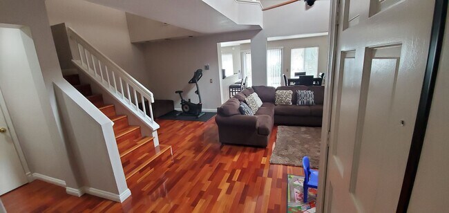 Building Photo - Gorgeous 3 Bed, 2.5 Bath Townhome In Rancho Del Rey - Chula Vista!