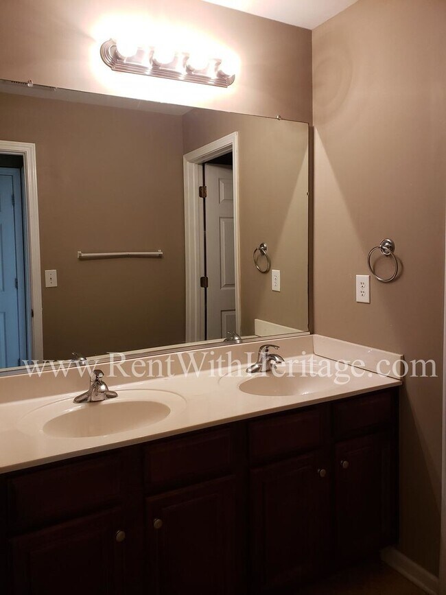 Building Photo - WOW! AMAZING HOME WITH ALL THE UPGRADES!! ...