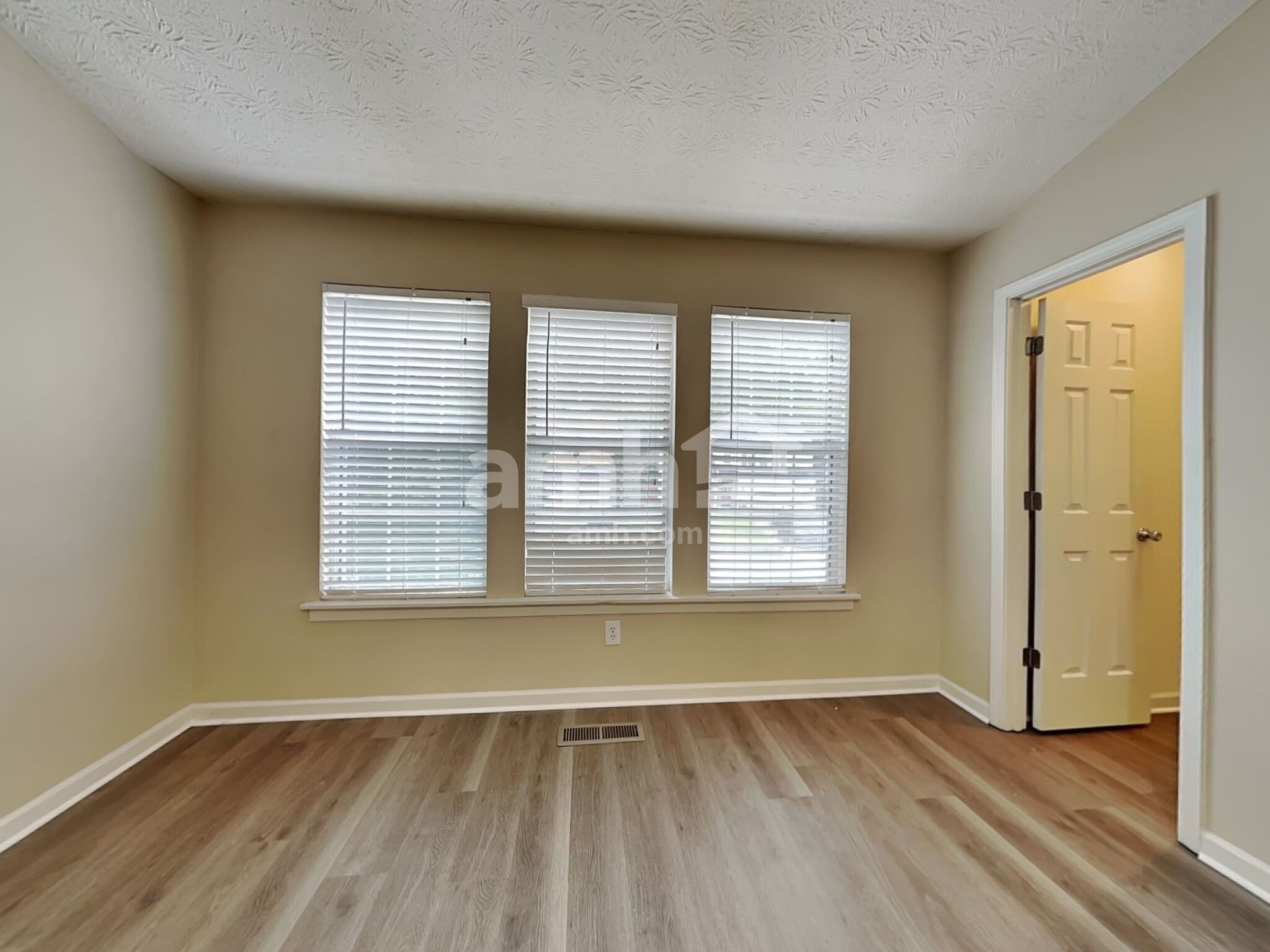 Building Photo - 5410 Lakebrooke Run