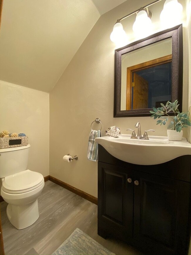 Building Photo - Amazing 2BR Townhome with Private Patio! Don't Miss Out, Call Today to Schedule a Tour!