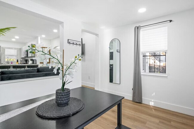 Building Photo - 310 NE 58th Terrace