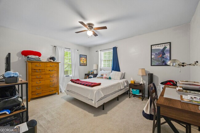 Building Photo - 527 University Cir